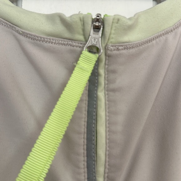 Lululemon long sleeve top - Warm Up Crew - size 8 - Picture 3 of 5